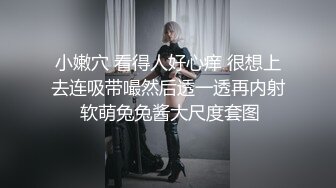 金发眼镜双胞胎姐妹一起露逼诱惑 情趣装撩起衣服翘起屁股摆弄 舌吻互舔逼逼揉捏奶子 抬起双腿掰穴摩擦阴蒂