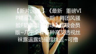 花重金雇的保_洁阿姨进入大_学女澡堂❤️偷_拍好多的美女洗澡换衣服 (2)