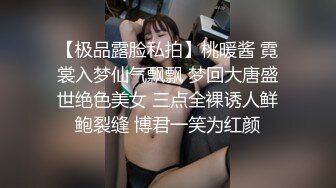 叼着烟齐逼短裤外围少妇，迫不及待撩起衣服揉奶子，镜头前深喉口交，扶着屁股后入撞击