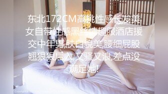 ⚫️⚫️极品绿帽男邀请单男到家里来3P自己老婆，前后夹击，骚母狗爽的欲仙欲死